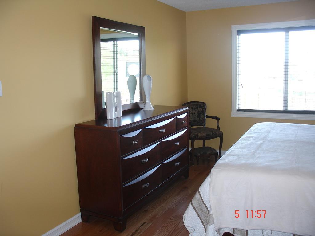 Eileen'S Bed & Breakfast/Guest House Hay River Ruang foto