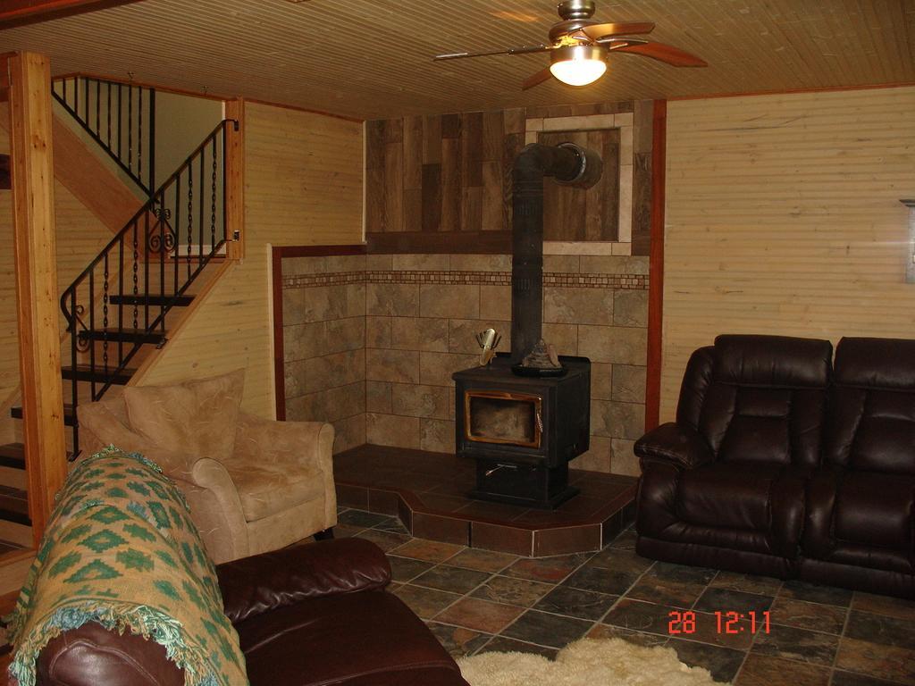 Eileen'S Bed & Breakfast/Guest House Hay River Bagian luar foto