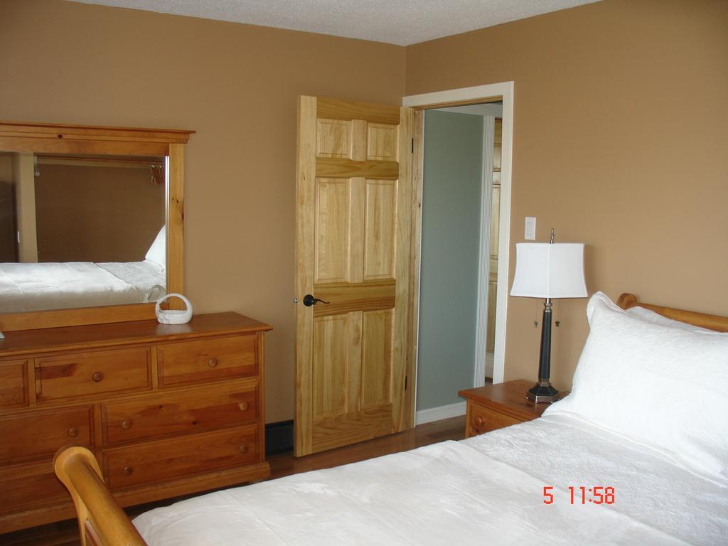 Eileen'S Bed & Breakfast/Guest House Hay River Ruang foto