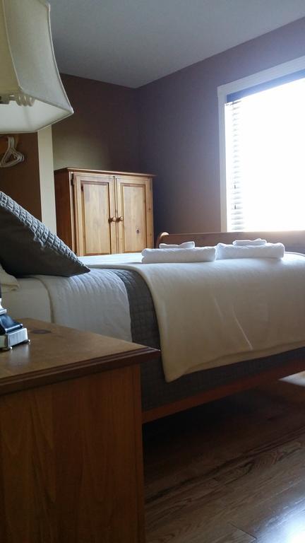 Eileen'S Bed & Breakfast/Guest House Hay River Bagian luar foto