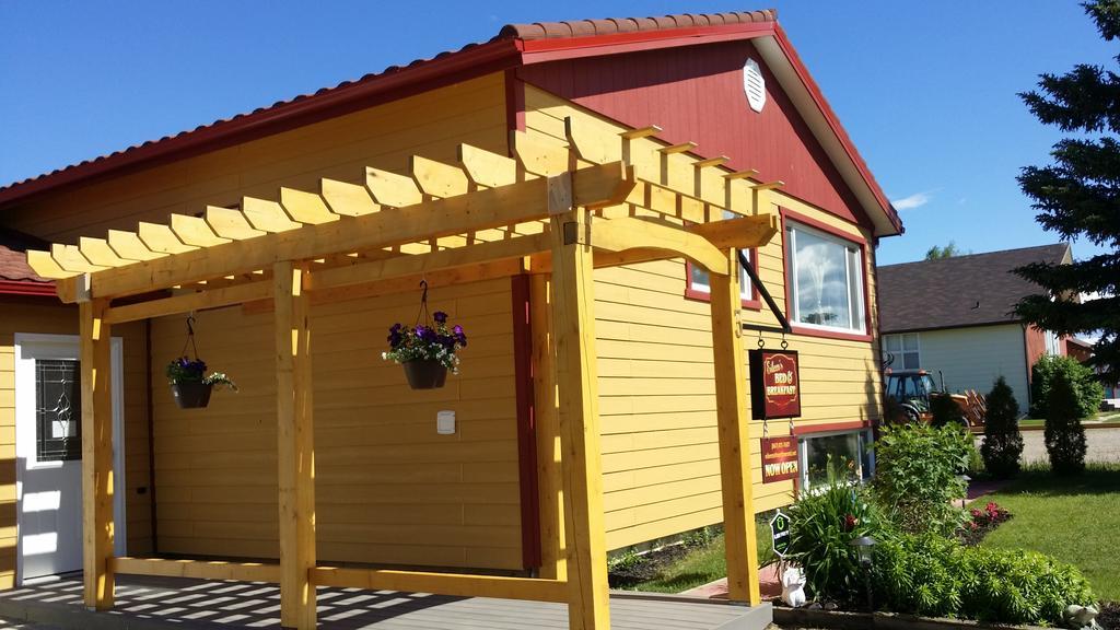 Eileen'S Bed & Breakfast/Guest House Hay River Bagian luar foto