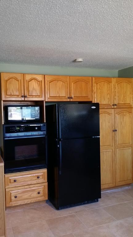 Eileen'S Bed & Breakfast/Guest House Hay River Bagian luar foto
