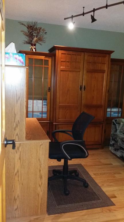 Eileen'S Bed & Breakfast/Guest House Hay River Bagian luar foto