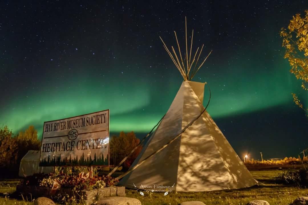 Eileen'S Bed & Breakfast/Guest House Hay River Bagian luar foto